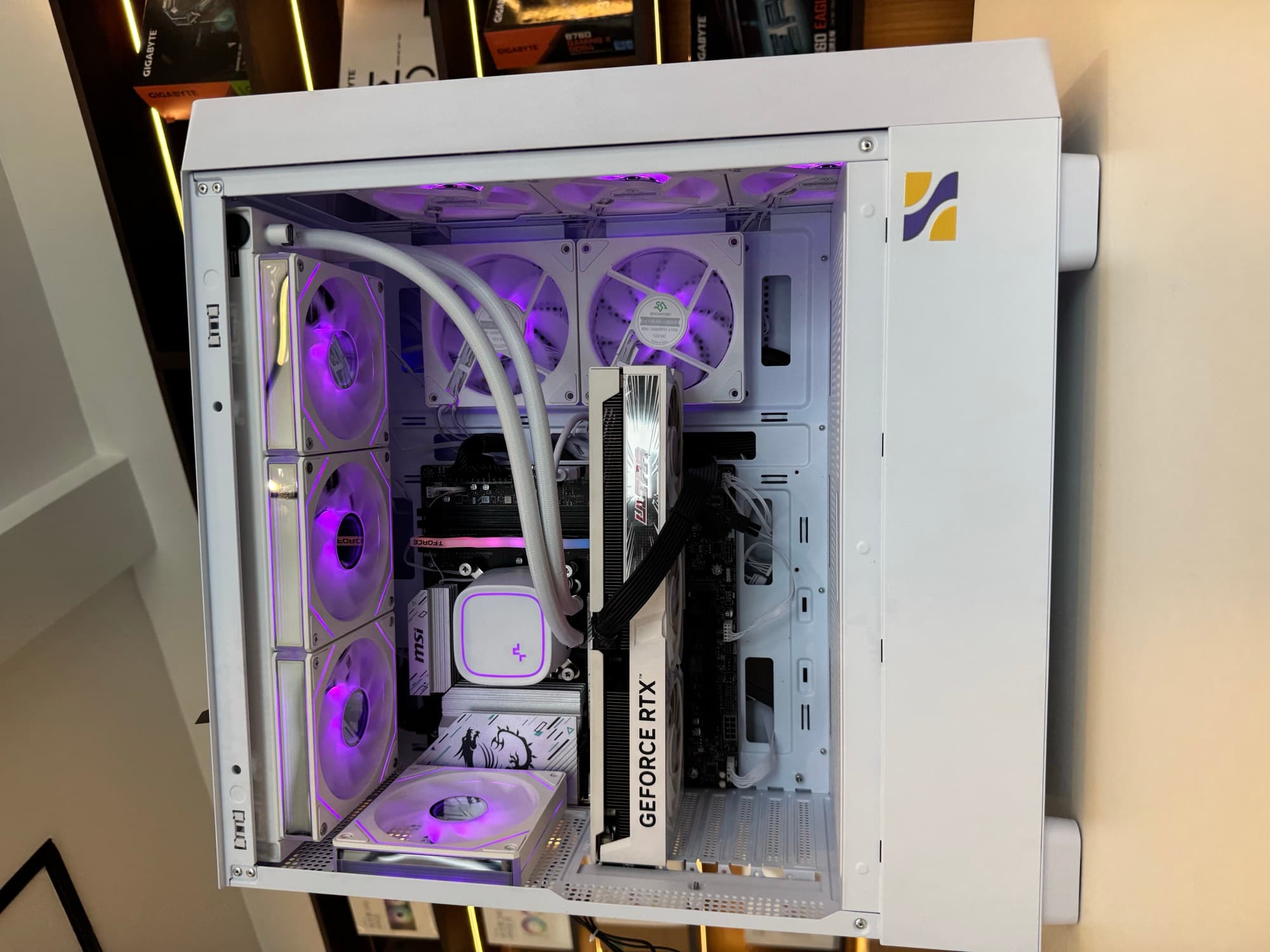 Gaming 5060 Ti White